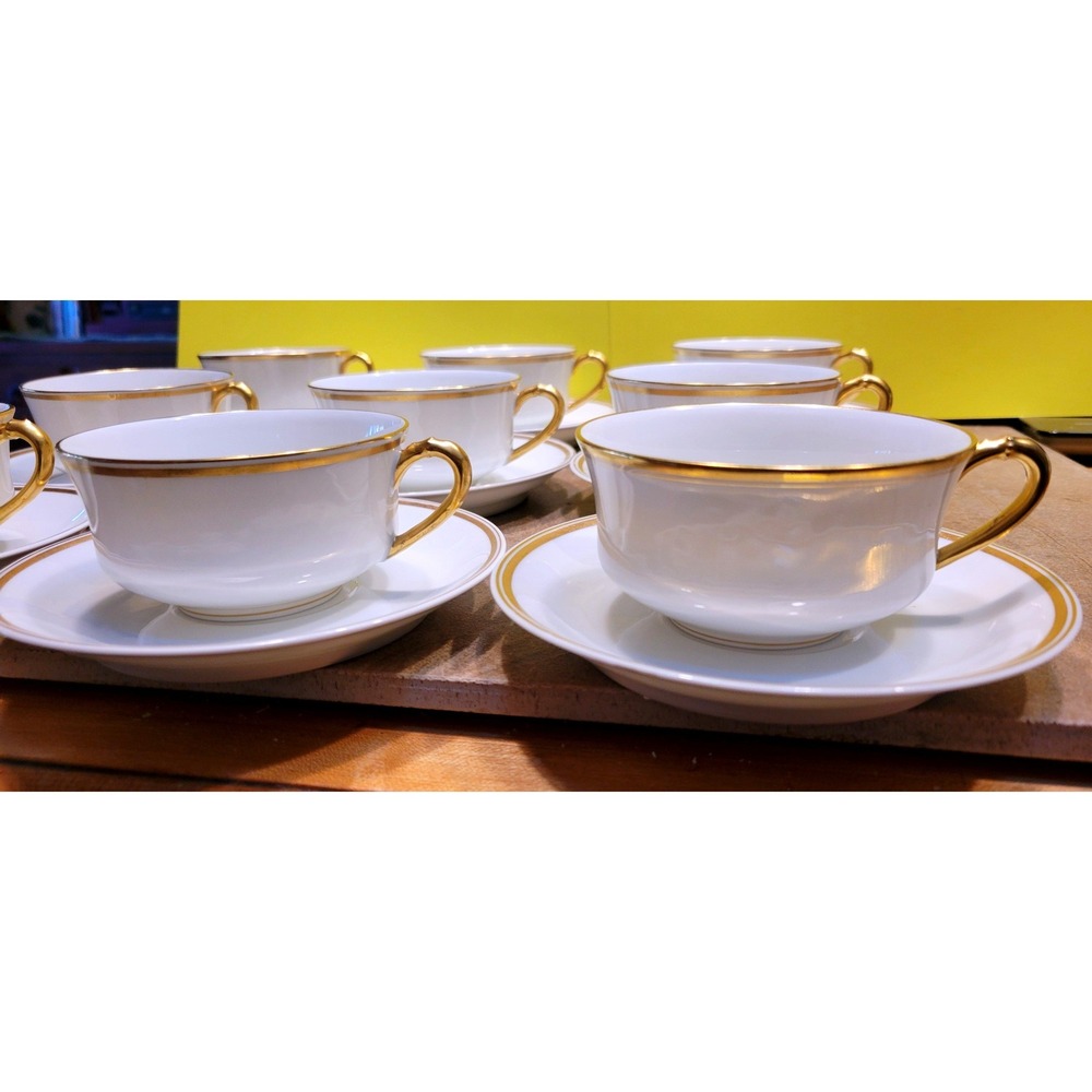 12 Piece White Porcelain Haviland Limoges Schleiger 20C Teacup and Saucer Set